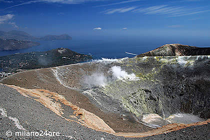 Insel Vulcano Und Der Stets Aktive Gran Cratere Mit Fumarolen